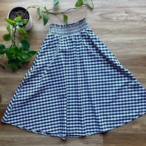 Classic Black and White Checkered Women's Skirt with Pockets